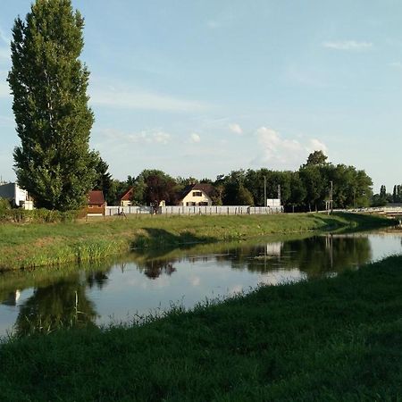 River Side Apartman Kalocsa Zewnętrze zdjęcie