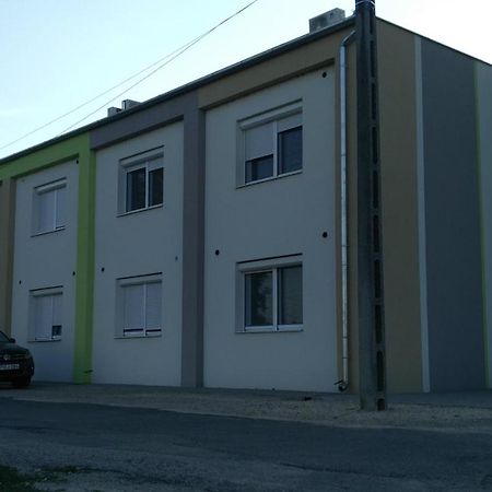 River Side Apartman Kalocsa Zewnętrze zdjęcie